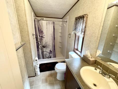 15 Barnett Way Gardiner ME 04345