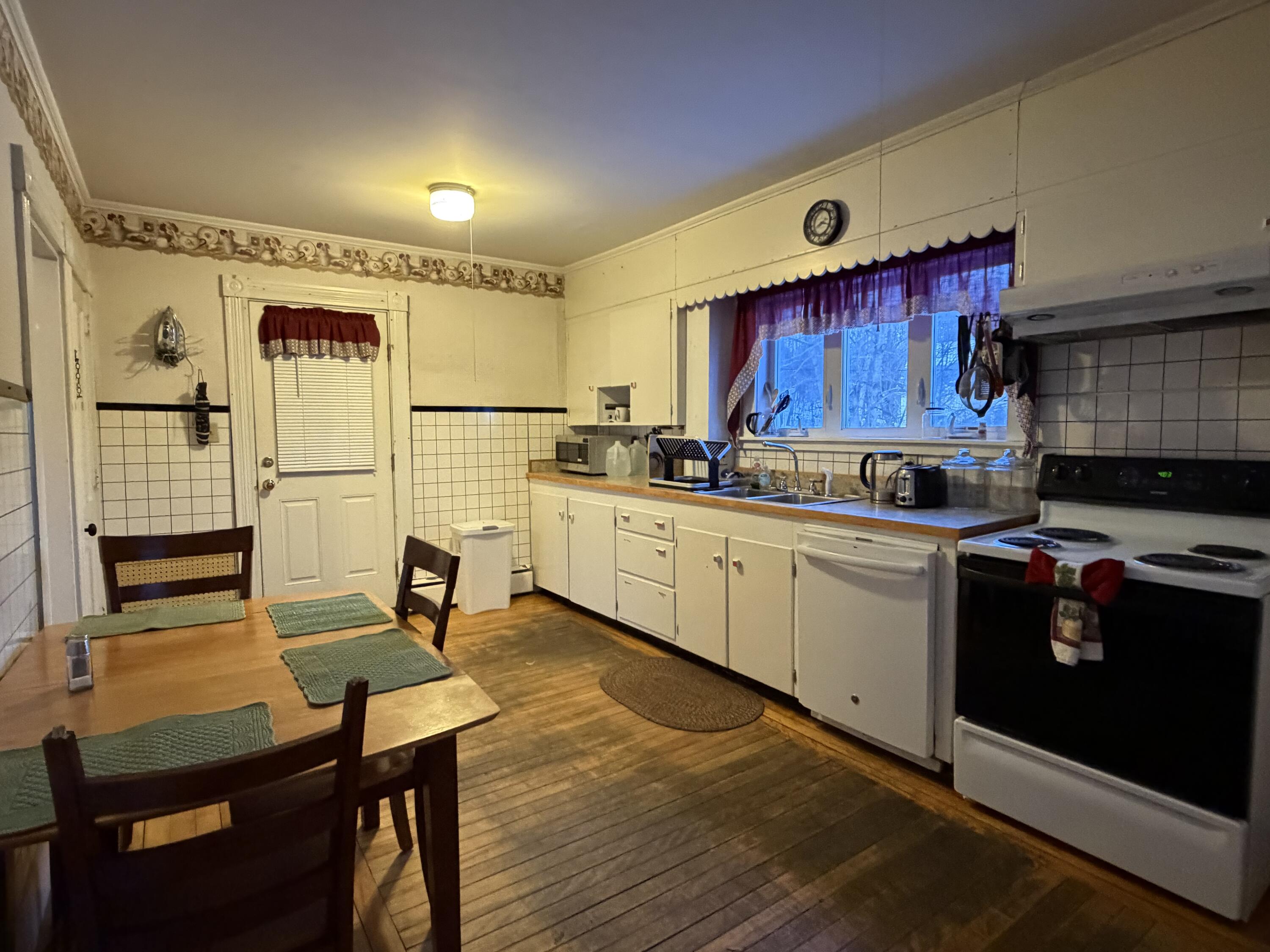 27 School Street Guilford ME 04443