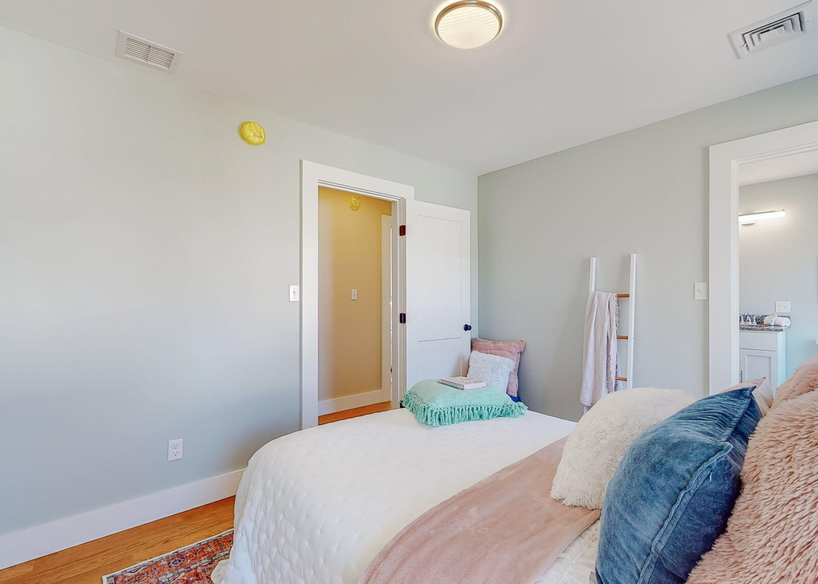 5 Middle Road Falmouth ME 04105