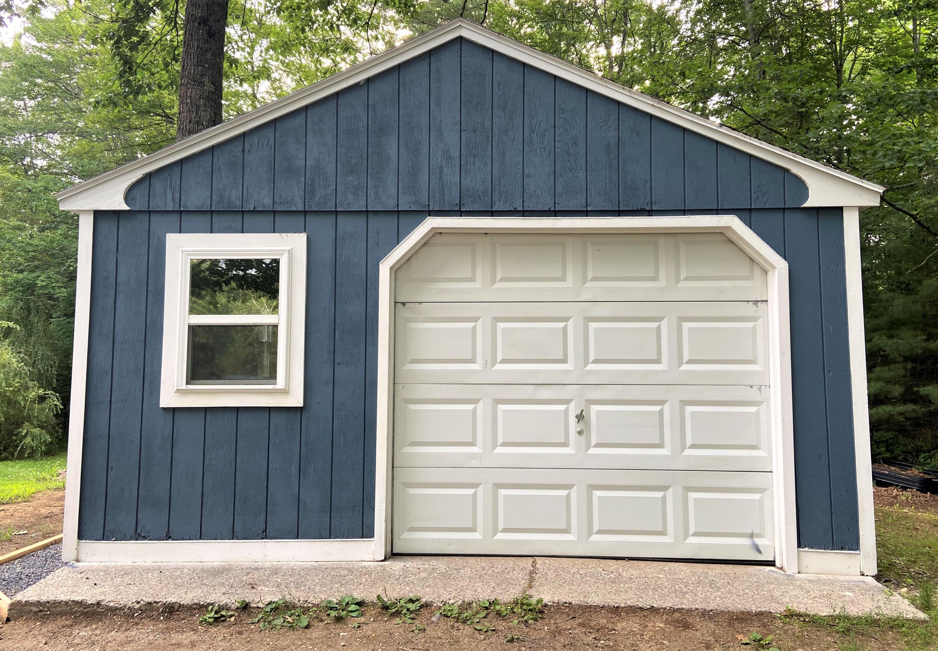 11 Country Acres Monmouth ME 04259