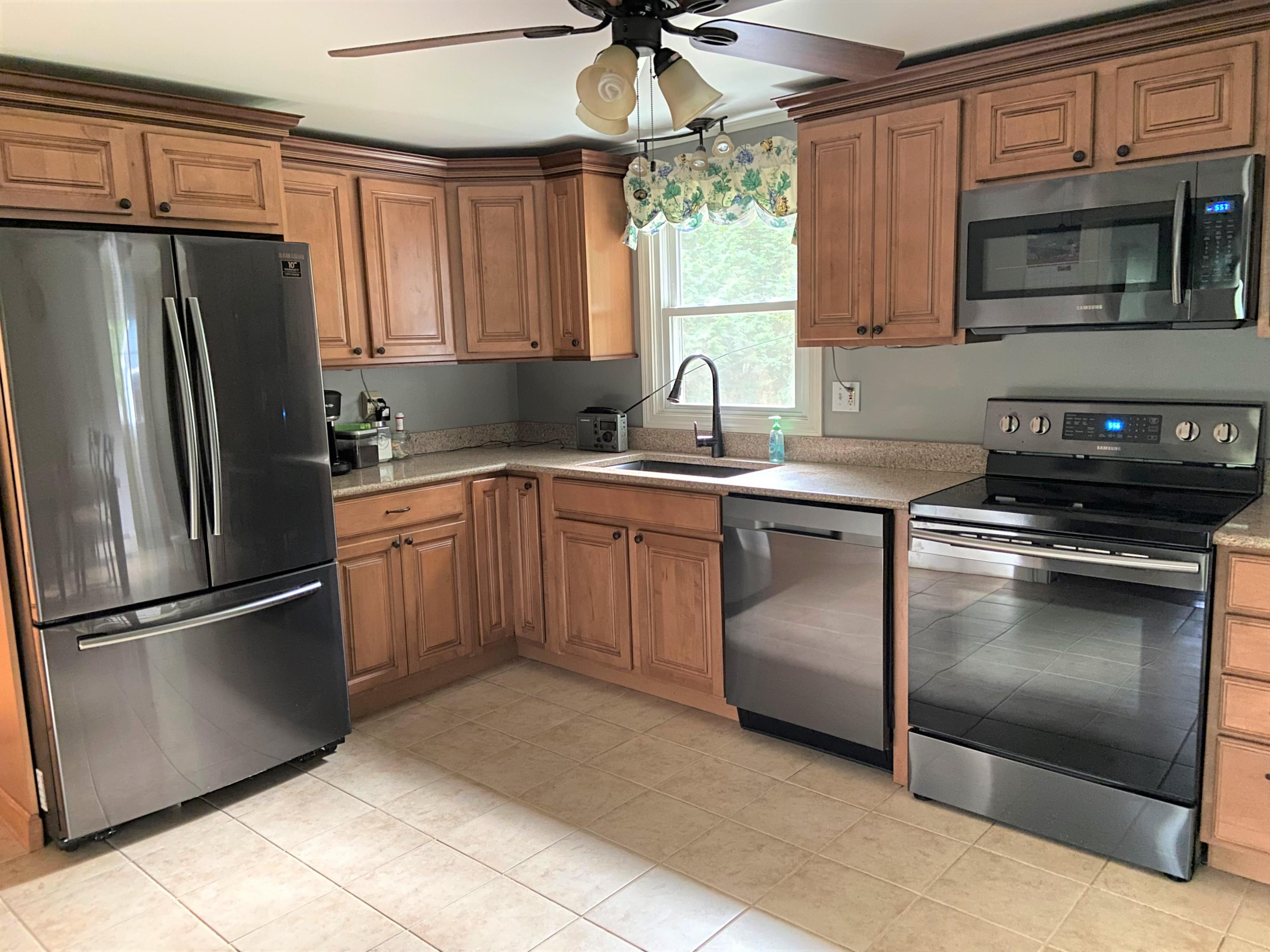 11 Country Acres Monmouth ME 04259