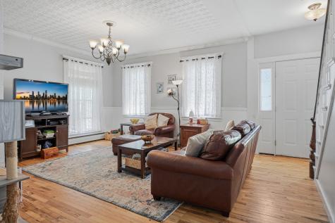 8 Baker Street Richmond ME 04357