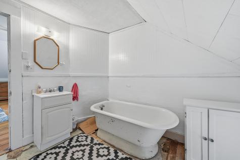 8 Baker Street Richmond ME 04357