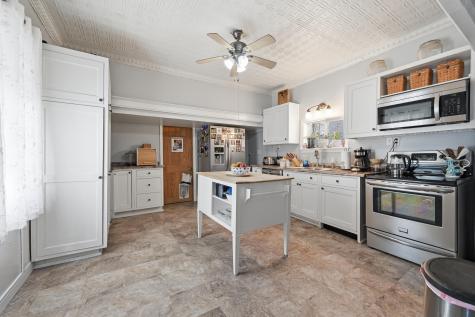 8 Baker Street Richmond ME 04357