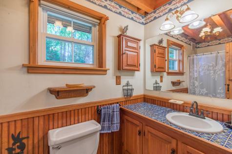 20 Muskrat Way Norway ME 04268