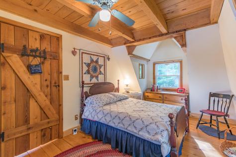 20 Muskrat Way Norway ME 04268