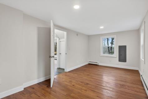 27 Bradford Road Wiscasset ME 04578