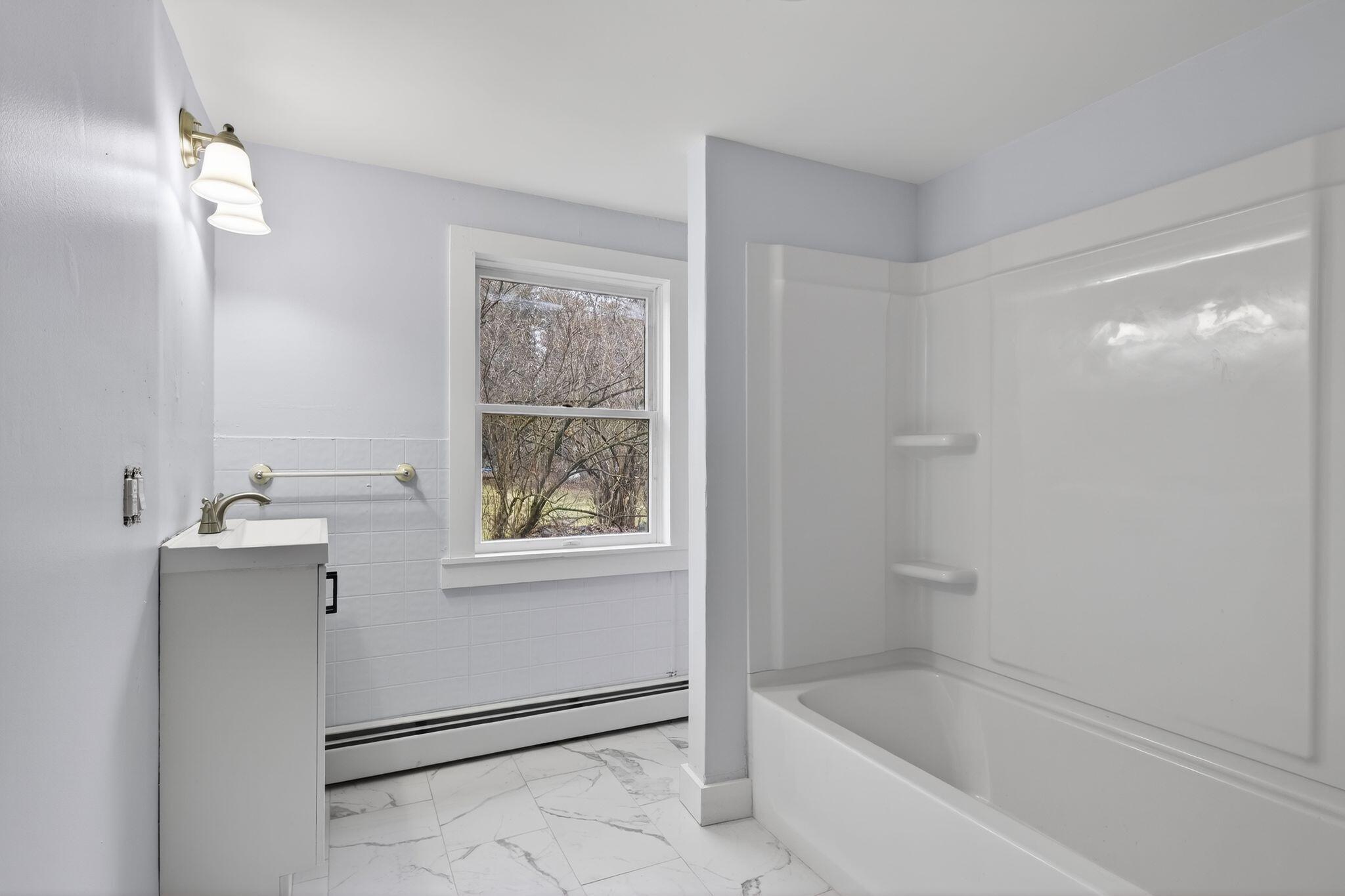 27 Bradford Road Wiscasset ME 04578