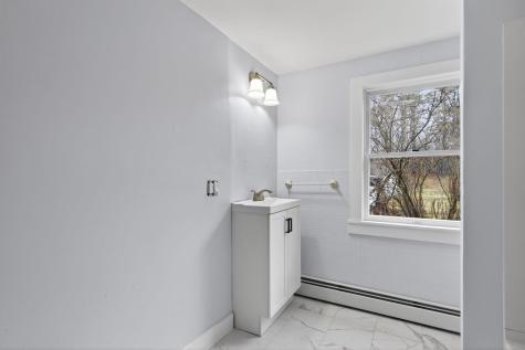 27 Bradford Road Wiscasset ME 04578
