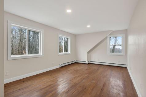 27 Bradford Road Wiscasset ME 04578