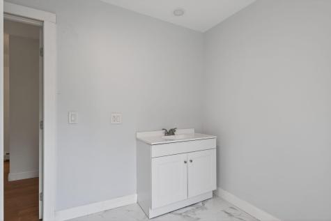 27 Bradford Road Wiscasset ME 04578