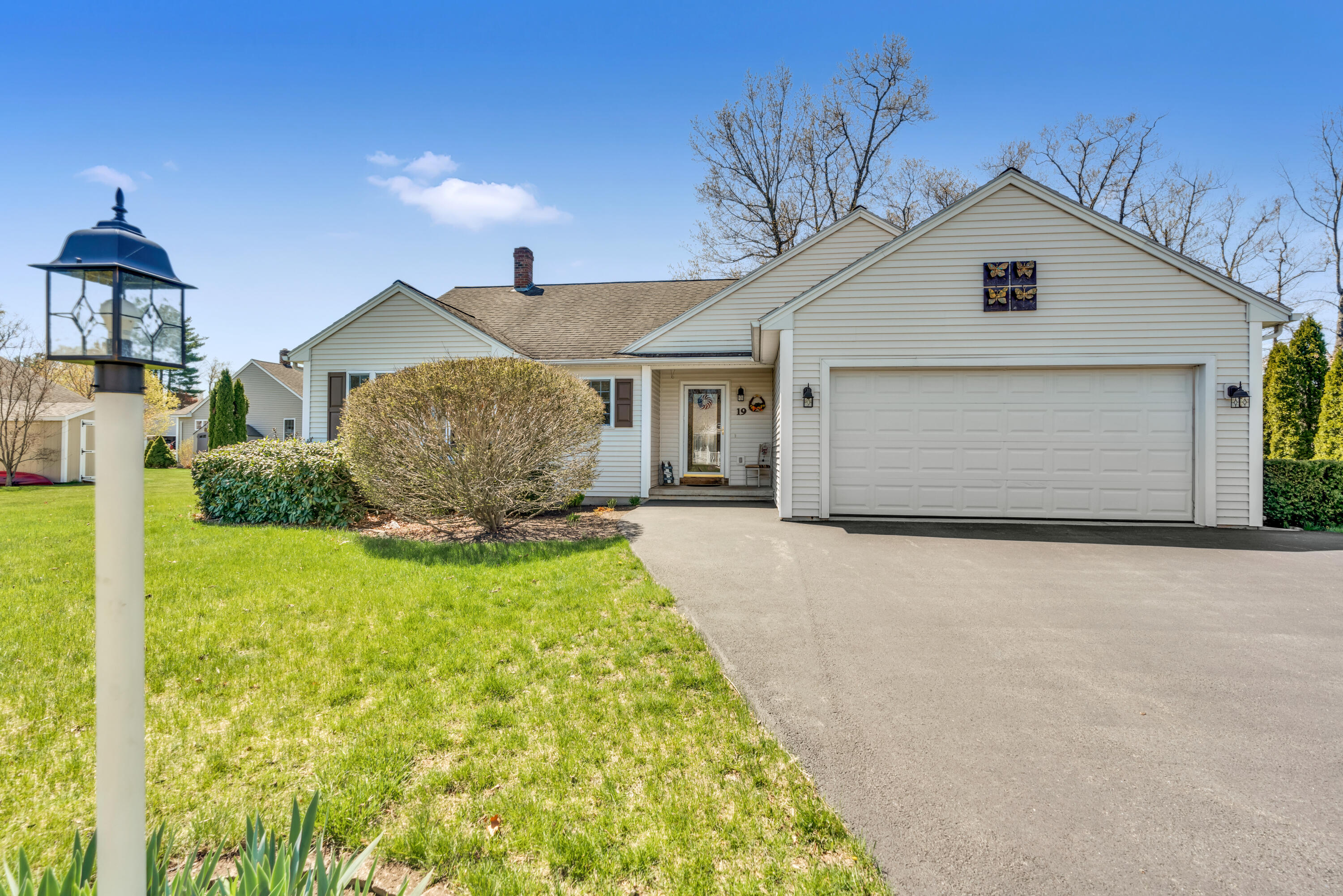 19 Helens Way Sanford ME 04073