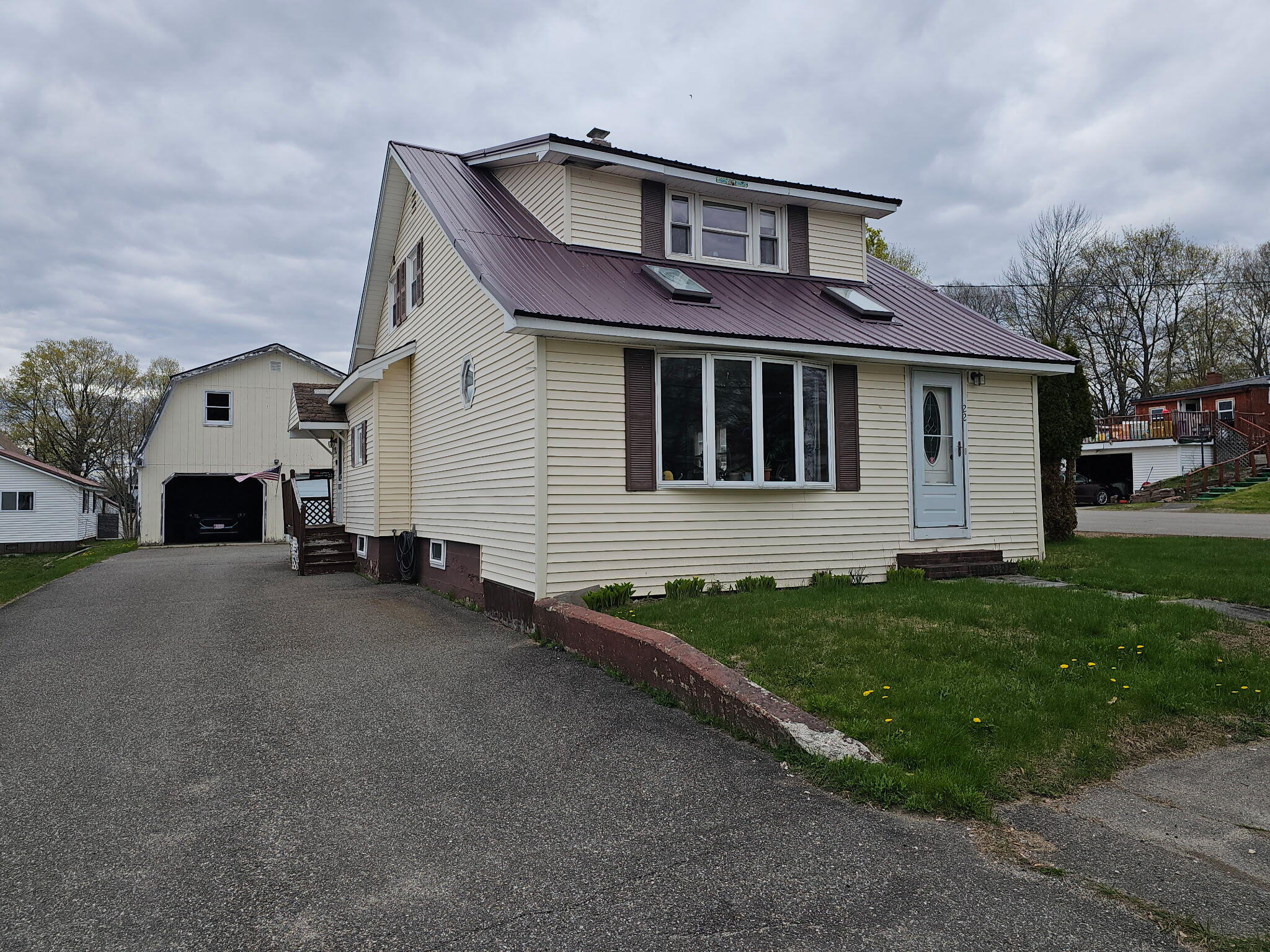 22 Pine Street East Millinocket ME 04430