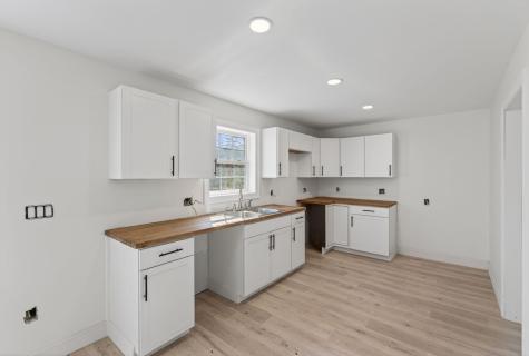 33 Pinecrest Lane Pittston ME 04345