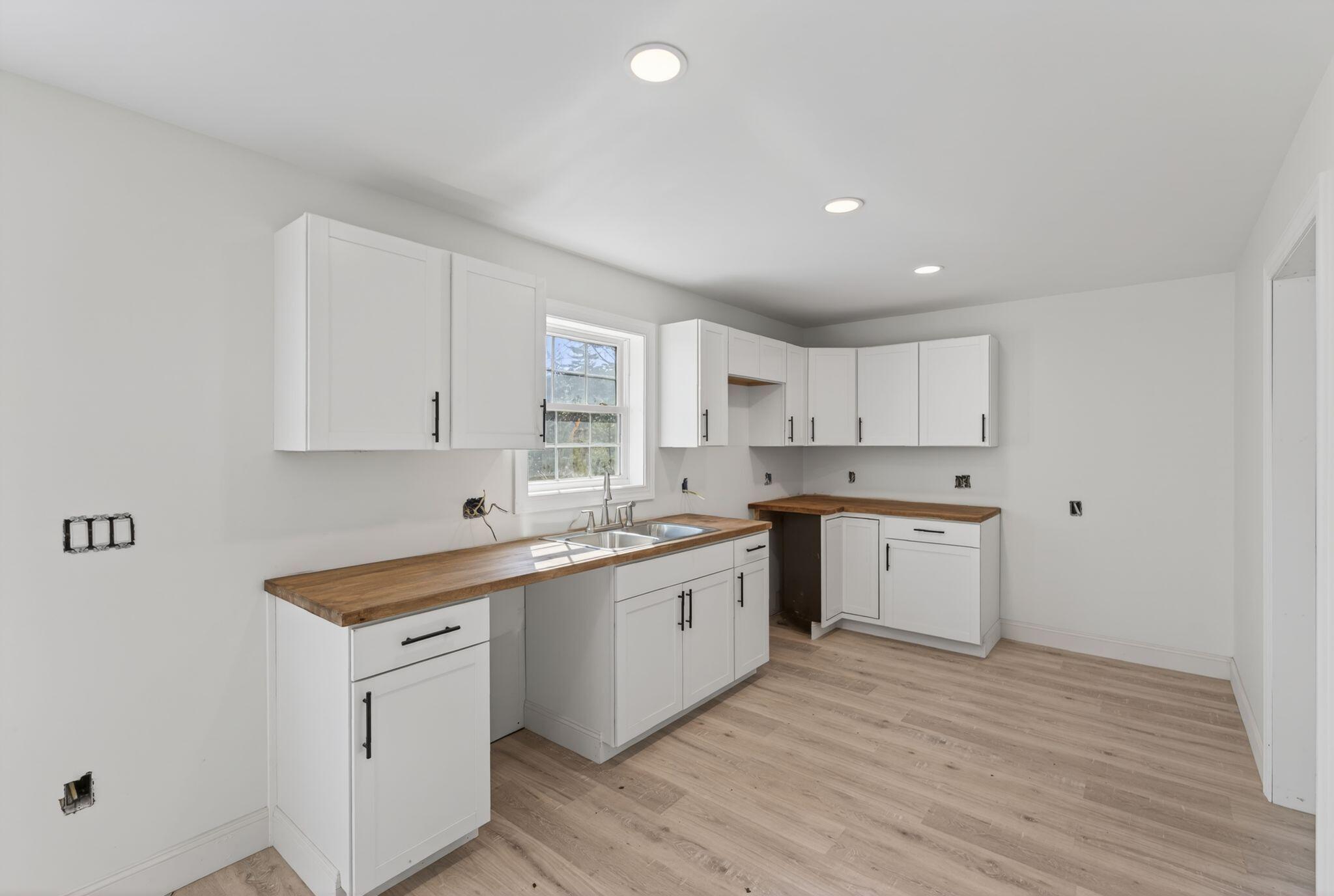 33 Pinecrest Lane Pittston ME 04345