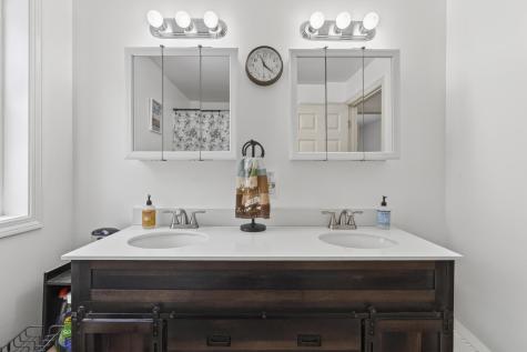 614 King Street Oxford ME 04270