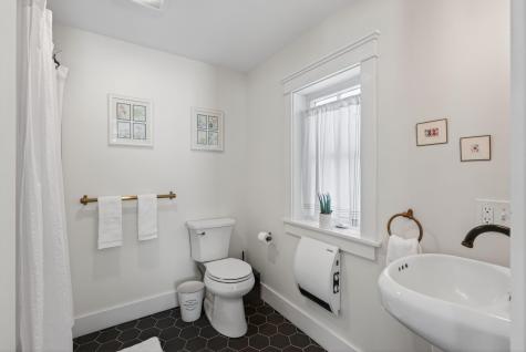 10 Round Hill Lane Brunswick ME 04011