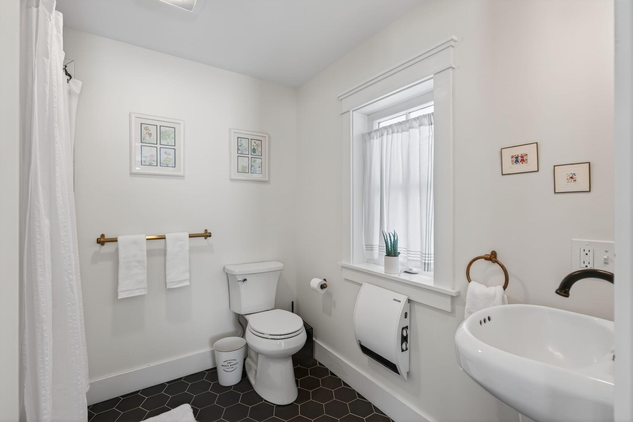 10 Round Hill Lane Brunswick ME 04011