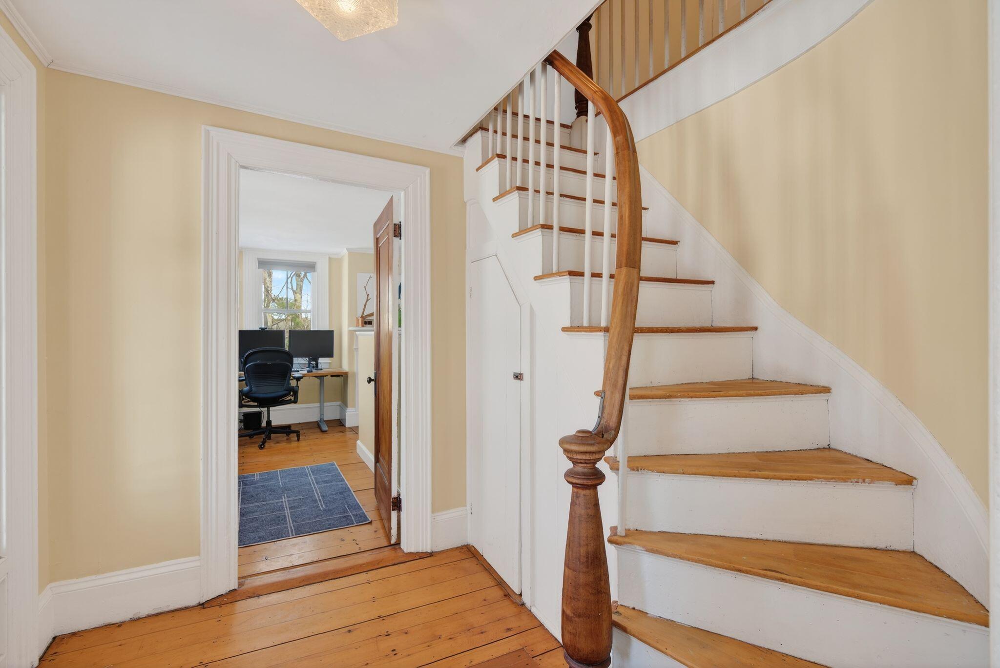 10 Round Hill Lane Brunswick ME 04011