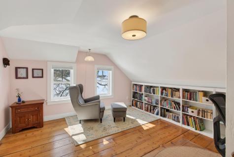 10 Round Hill Lane Brunswick ME 04011