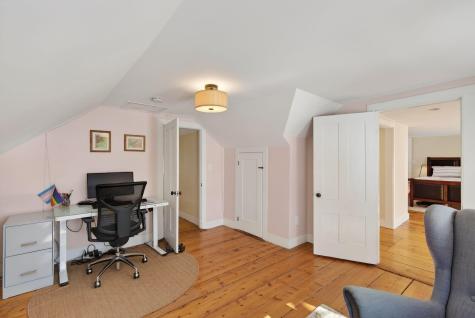 10 Round Hill Lane Brunswick ME 04011