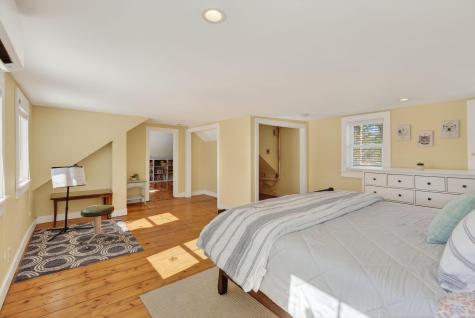 10 Round Hill Lane Brunswick ME 04011