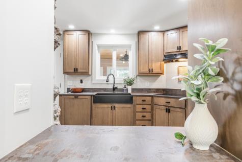 28 E Eleanor Avenue Standish ME 04084