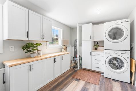 28 E Eleanor Avenue Standish ME 04084