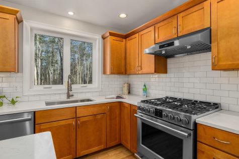 82 Stacy Lane Eliot ME 03903