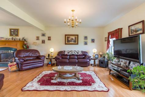 5 Clayton Drive Lewiston ME 04240