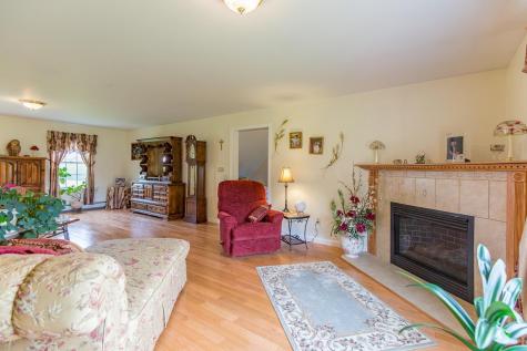 5 Clayton Drive Lewiston ME 04240