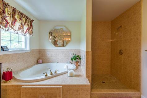 5 Clayton Drive Lewiston ME 04240