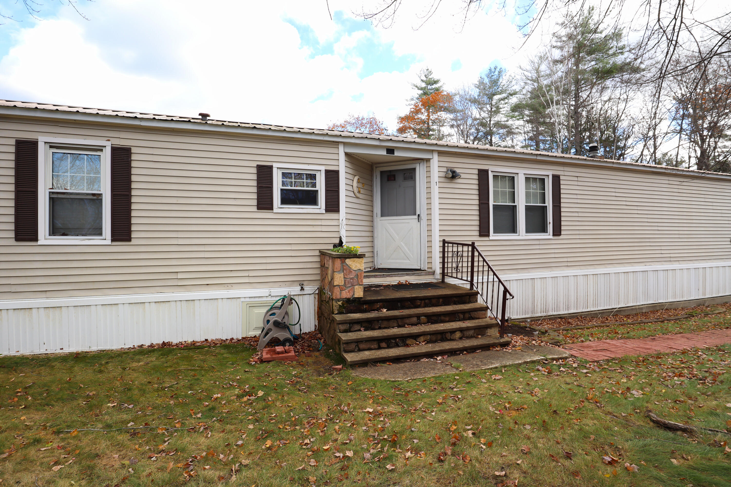 9 Lynewood Drive Norway ME 04268