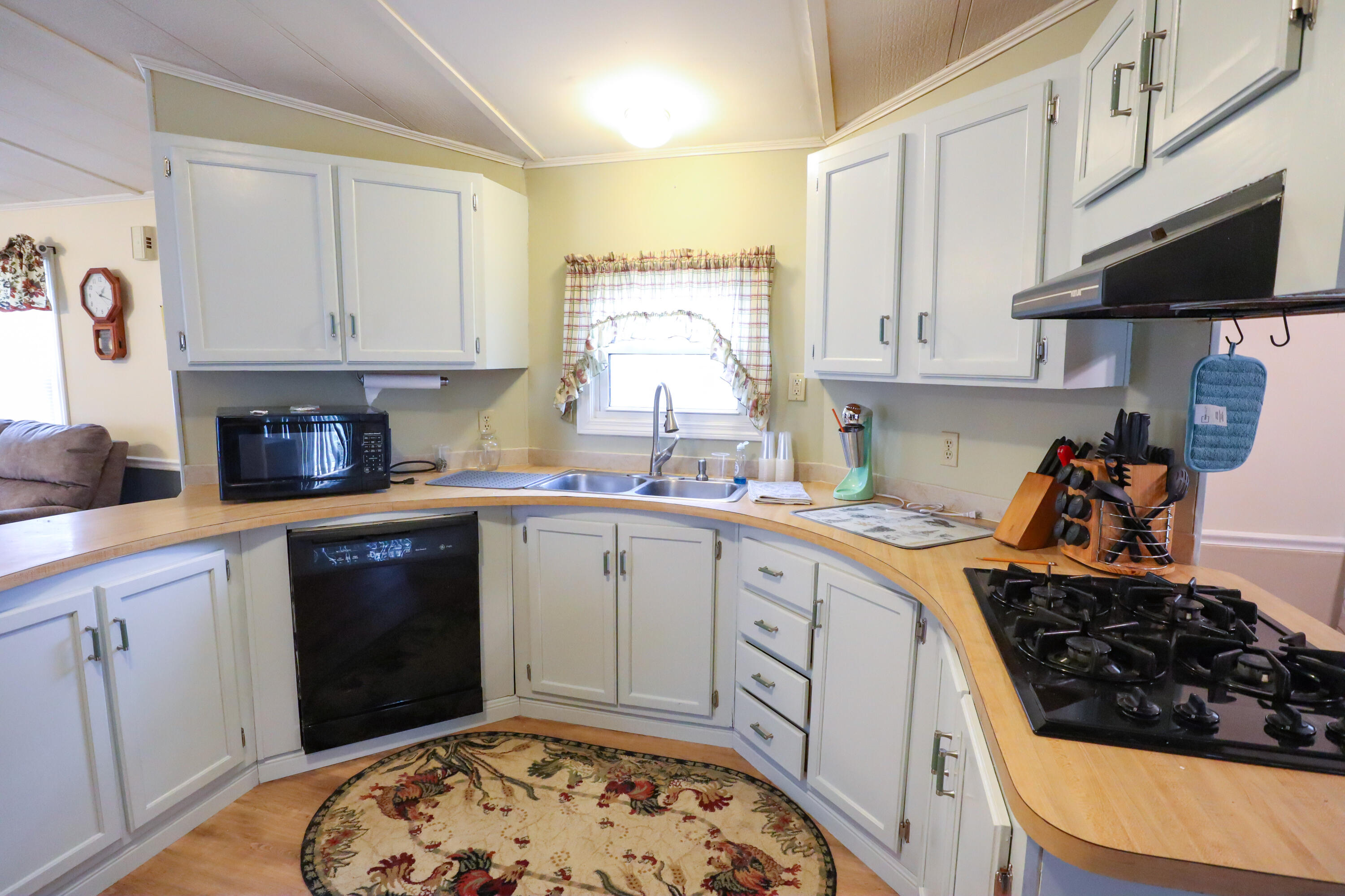 9 Lynewood Drive Norway ME 04268