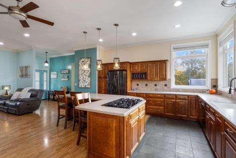 29 High Point Place Bradley ME 04411