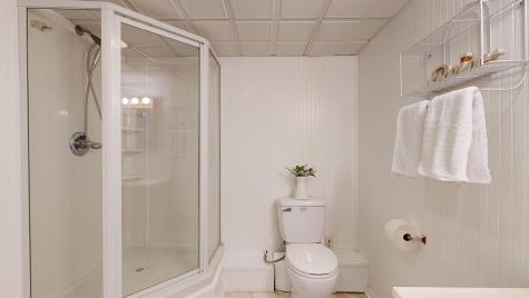 4 Old Lisbon Road Lewiston ME 04240