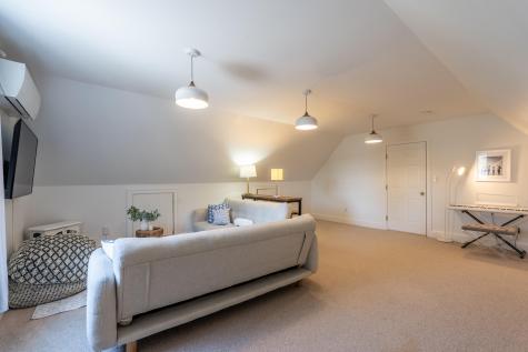 12 Wyman Way Cumberland ME 04021