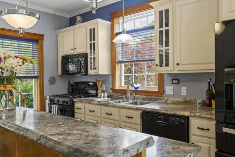 29 Wiscasset Road Boothbay ME 04537