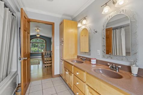 29 Wiscasset Road Boothbay ME 04537