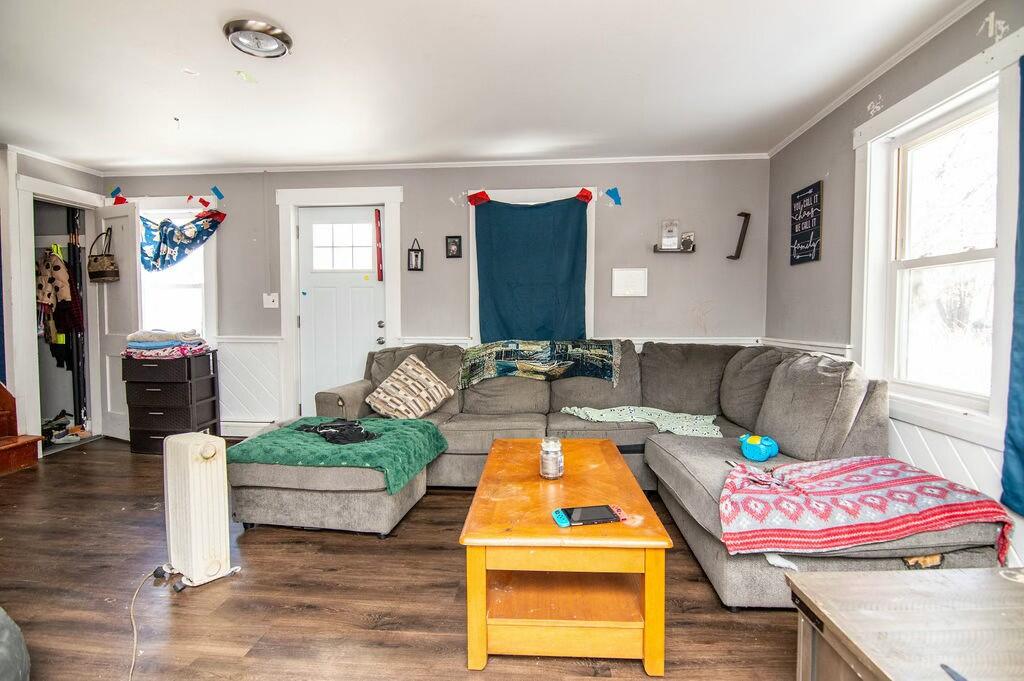 49 Nichol Street Paris ME 04281