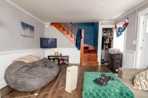 49 Nichol Street Paris ME 04281