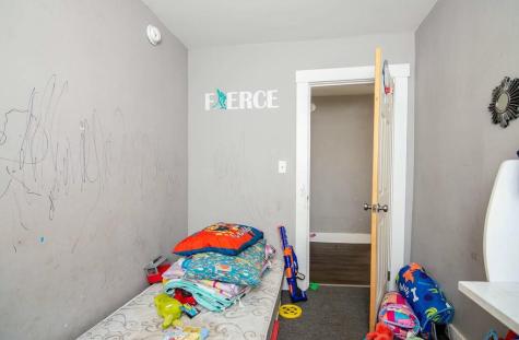 49 Nichol Street Paris ME 04281