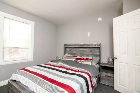 49 Nichol Street Paris ME 04281