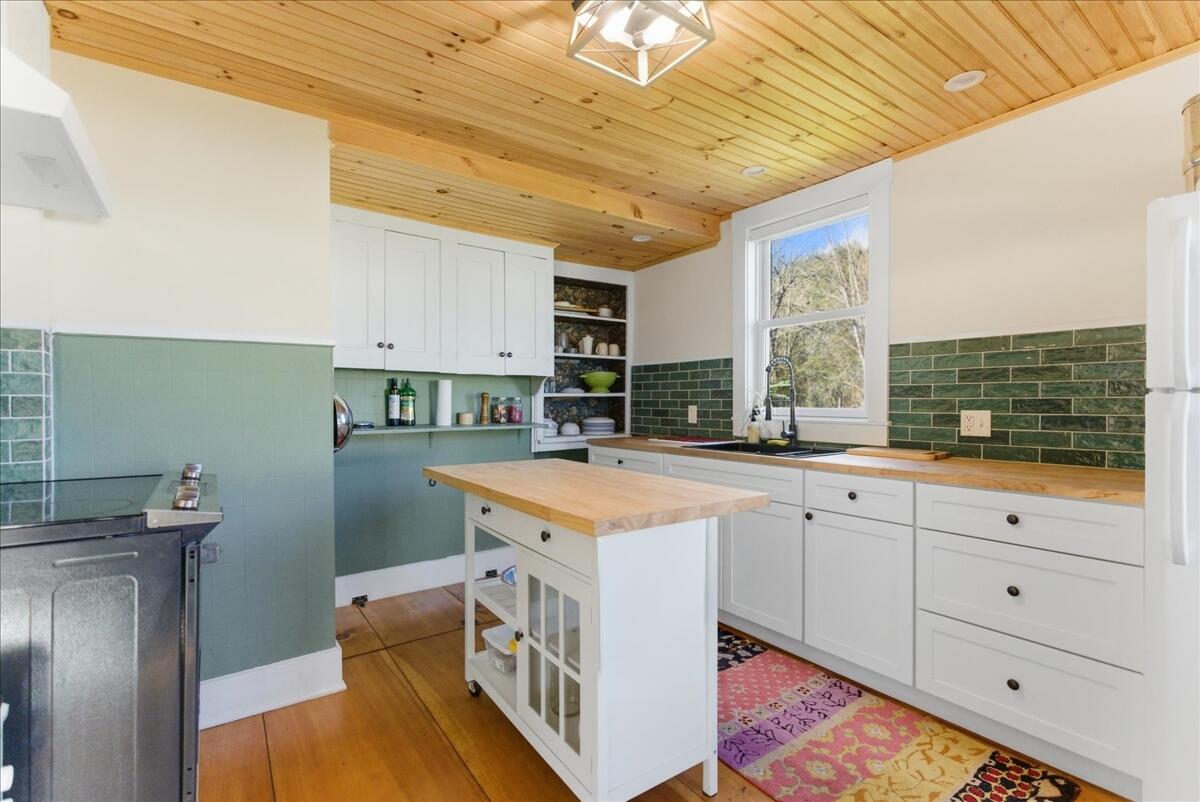 15 Lincoln Street Richmond ME 04357