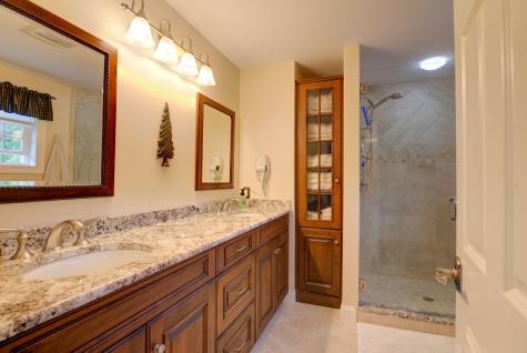 35 Allen Lane Naples ME 04055