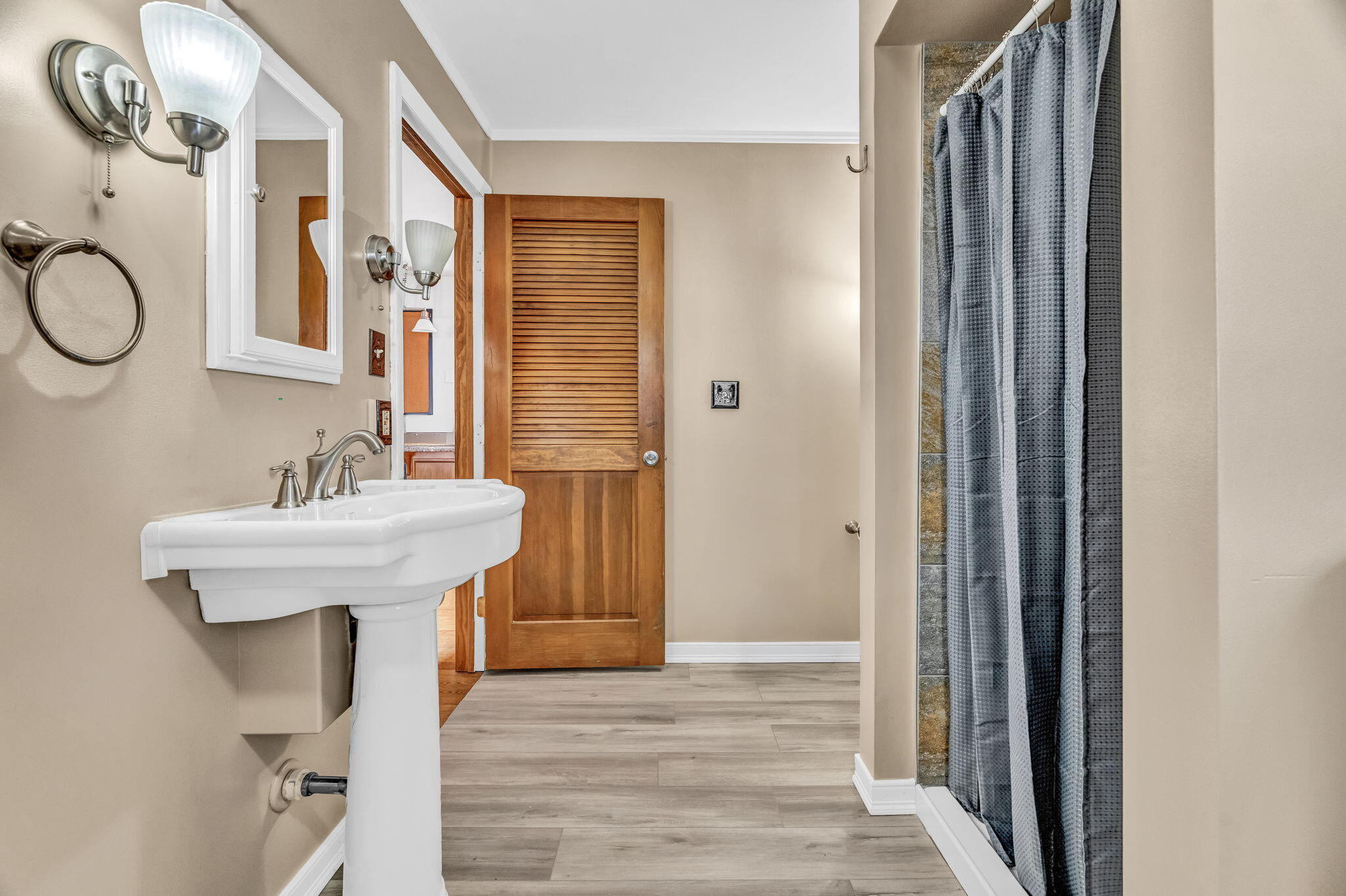272 Enfield Road Lincoln ME 04457
