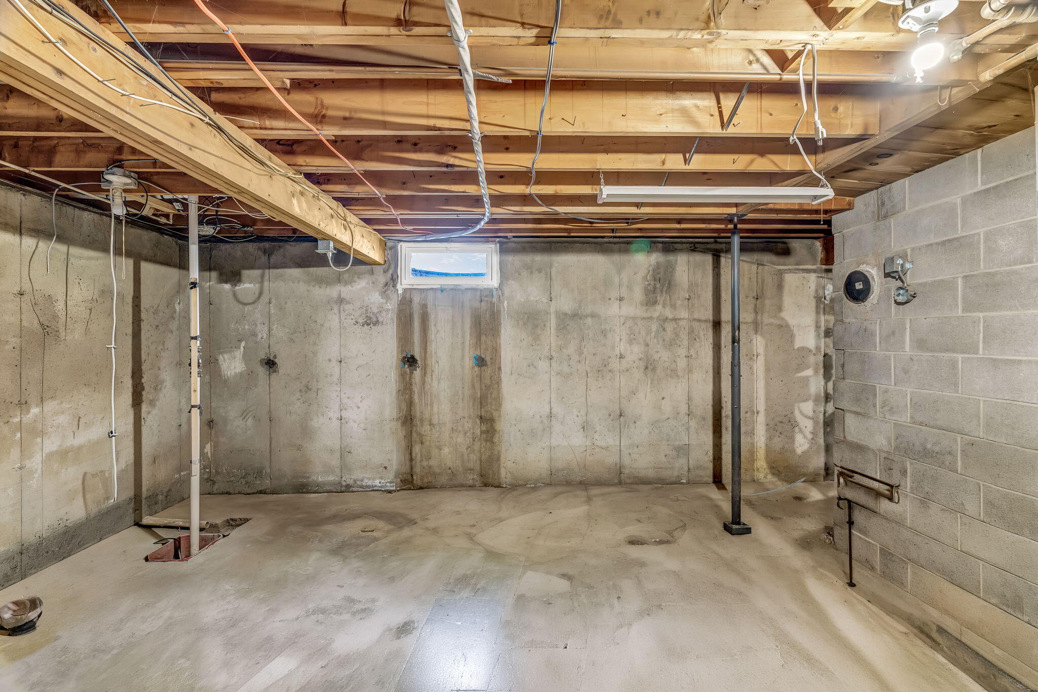 272 Enfield Road Lincoln ME 04457