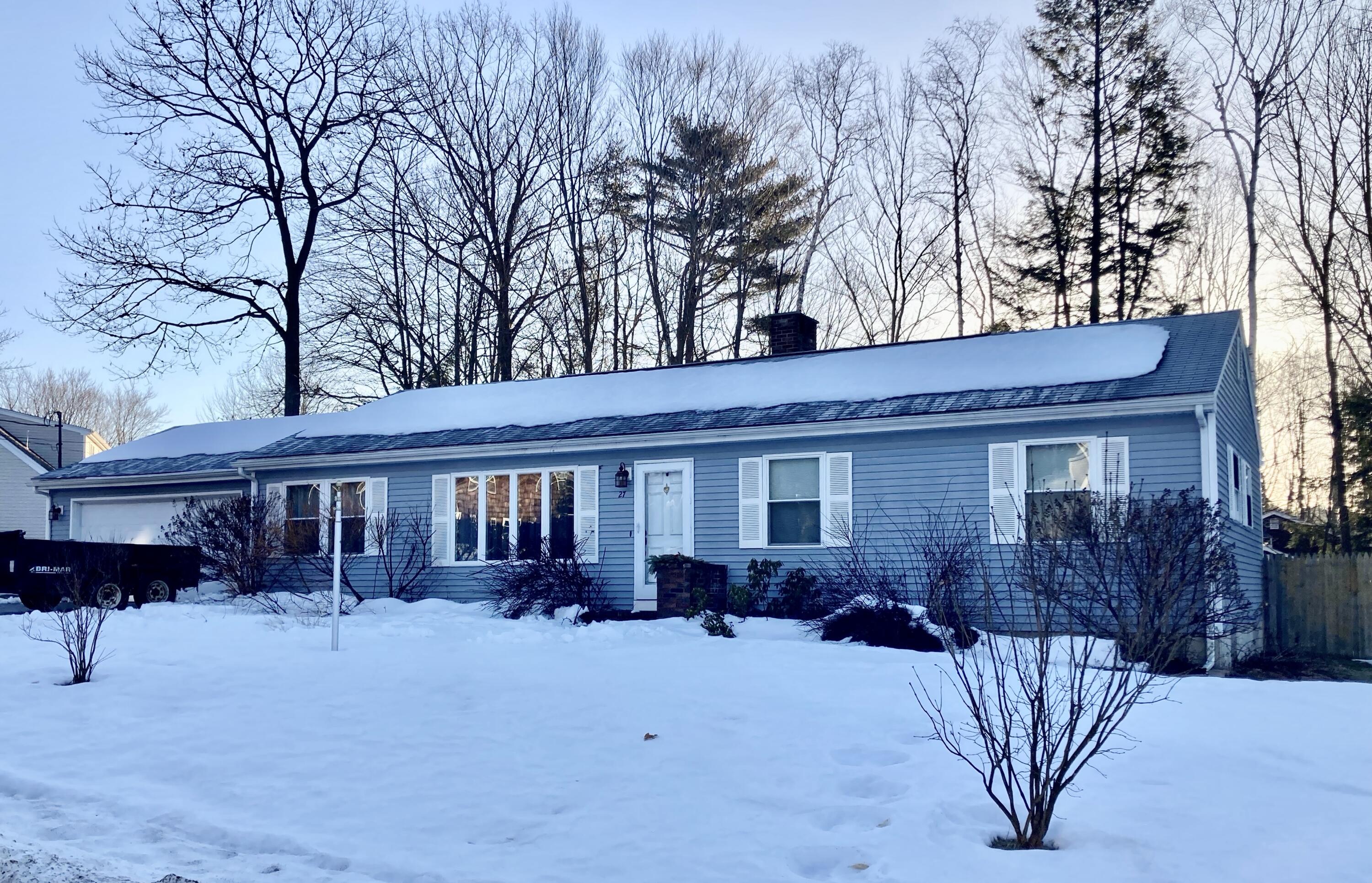 27 Woodside Drive Lewiston ME 04240