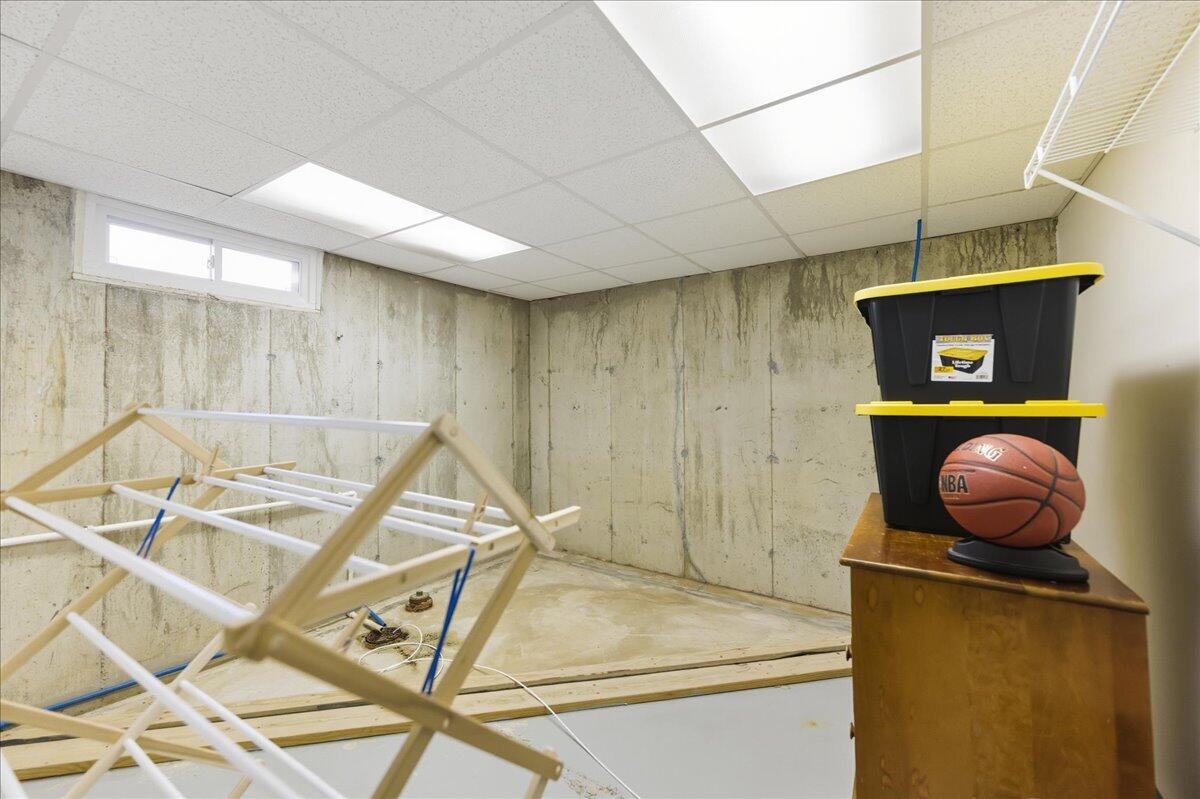 79 Perkins Street Castine ME 04421