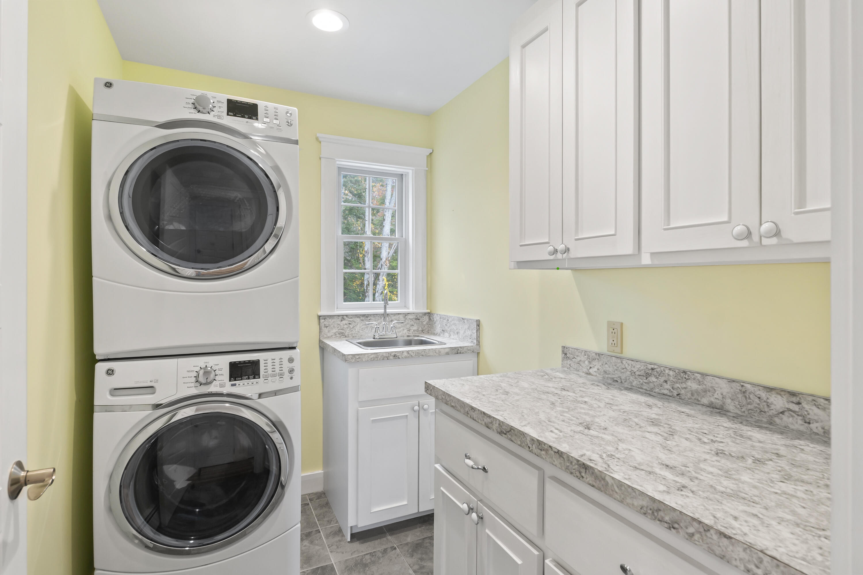 10 North Trail Brunswick ME 04011